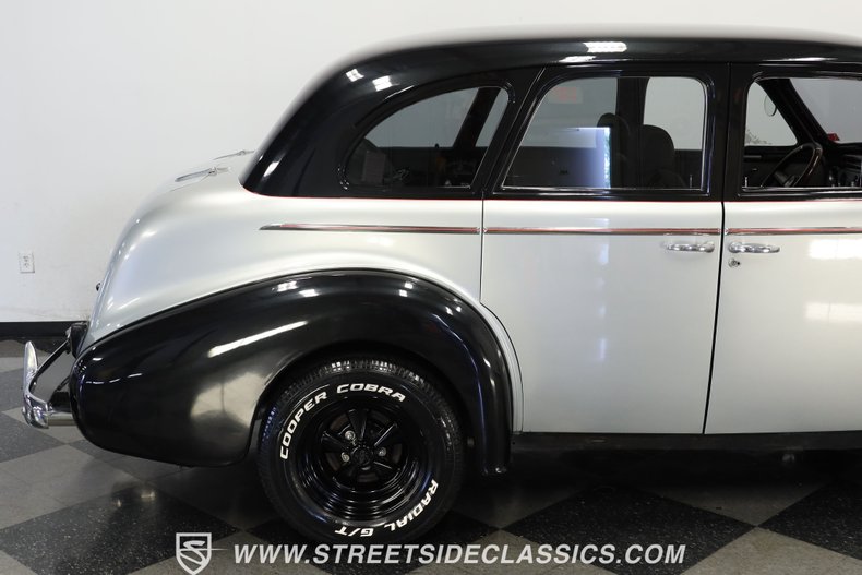 Unknown-Sedan-1939-Black-and-Silver-Gray-36
