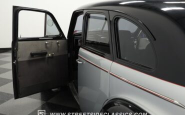 Unknown-Sedan-1939-Black-and-Silver-Gray-39