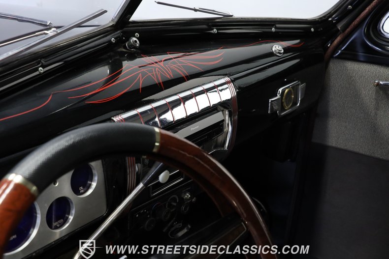 Unknown-Sedan-1939-Black-and-Silver-Gray-46