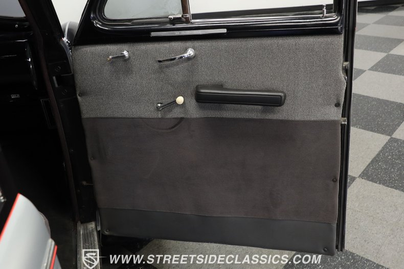 Unknown-Sedan-1939-Black-and-Silver-Gray-7