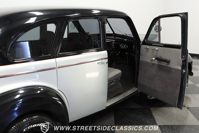 Unknown-Sedan-1939-Black-and-Silver-Gray-8