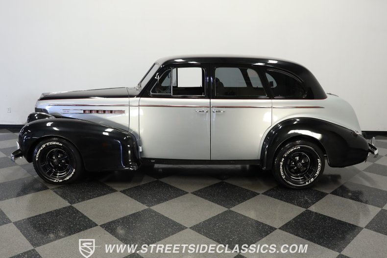 Unknown-Sedan-1939-Black-and-Silver-Gray