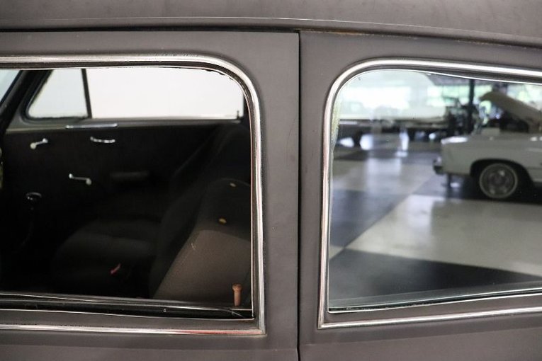 Unknown-Sedan-1940-Black-Primer-Gray-27