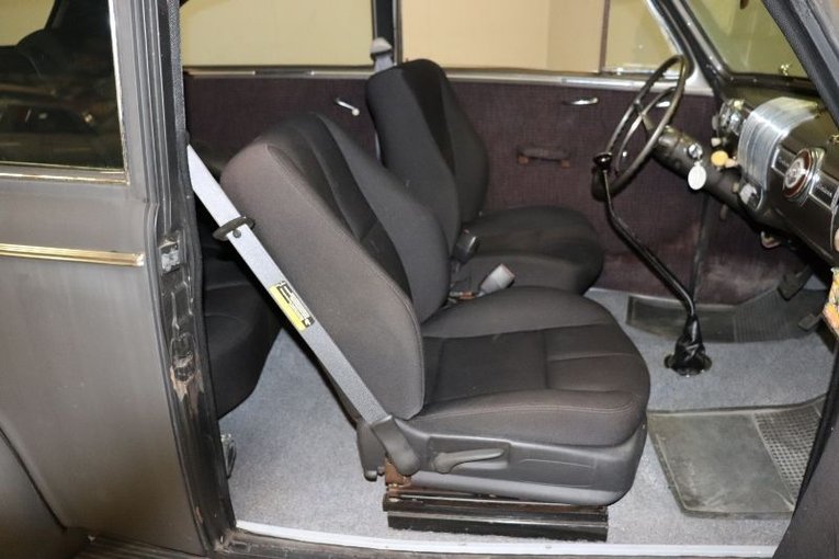 Unknown-Sedan-1940-Black-Primer-Gray-35