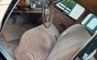Unknown-Sedan-1940-Black-Tan-Cloth-10
