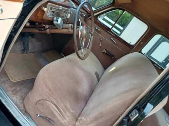Unknown-Sedan-1940-Black-Tan-Cloth-10