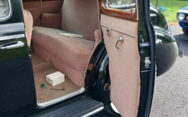 Unknown-Sedan-1940-Black-Tan-Cloth-11