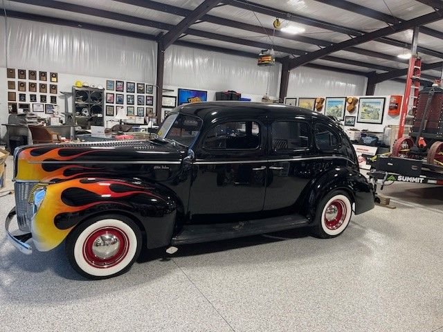 Unknown-Sedan-1940-Black-black-1