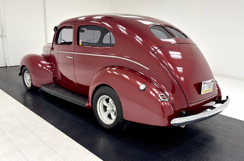 Unknown-Sedan-1940-Maroon-Metallic-Dark-Gray-8
