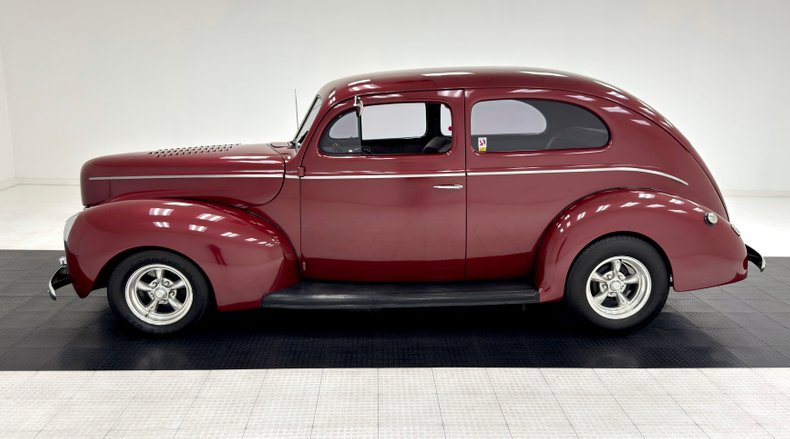 Unknown-Sedan-1940-Maroon-Metallic-Dark-Gray