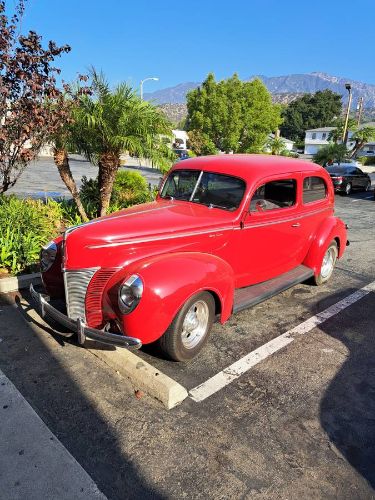 Unknown-Sedan-1940-Red