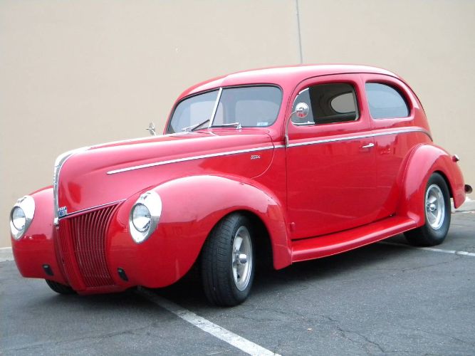 Unknown-Sedan-1940-Red