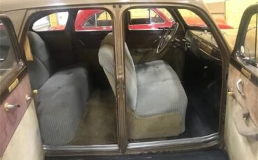 Unknown-Sedan-1941-Marine-Gold-Tan-4