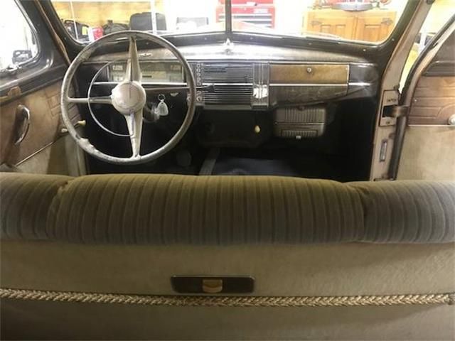 Unknown-Sedan-1941-Marine-Gold-Tan-6