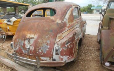 Unknown-Sedan-1941-White-10