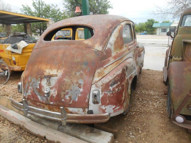 Unknown-Sedan-1941-White-10