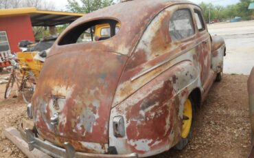 Unknown-Sedan-1941-White-5