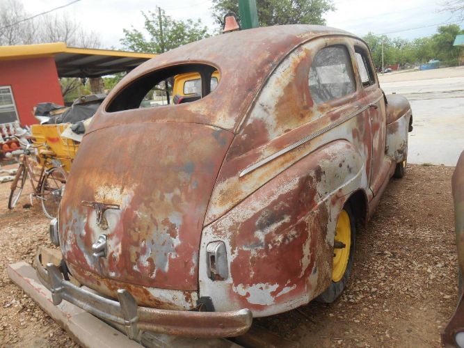 Unknown-Sedan-1941-White-5