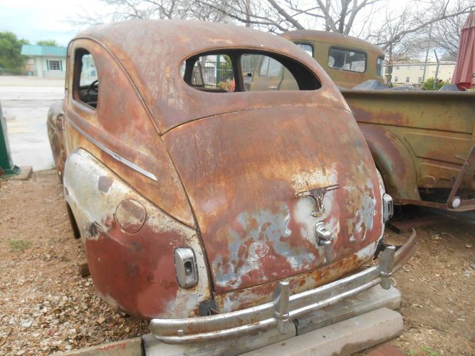 Unknown-Sedan-1941-White-6