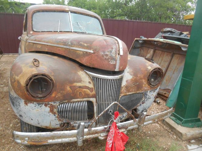 Unknown-Sedan-1941-White-8