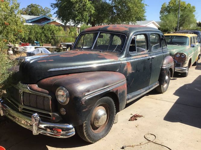 Unknown-Sedan-1947-Black