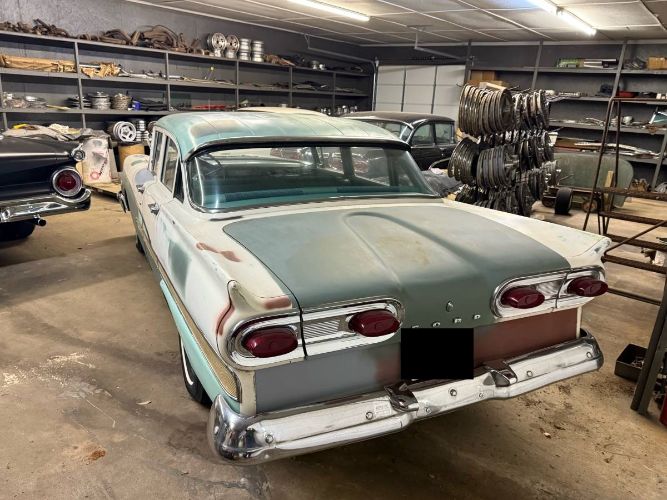Unknown-Sedan-1958-White-1