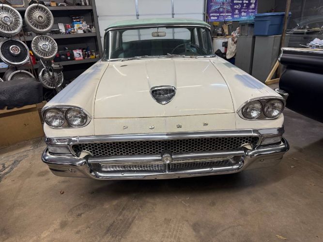 Unknown-Sedan-1958-White-10