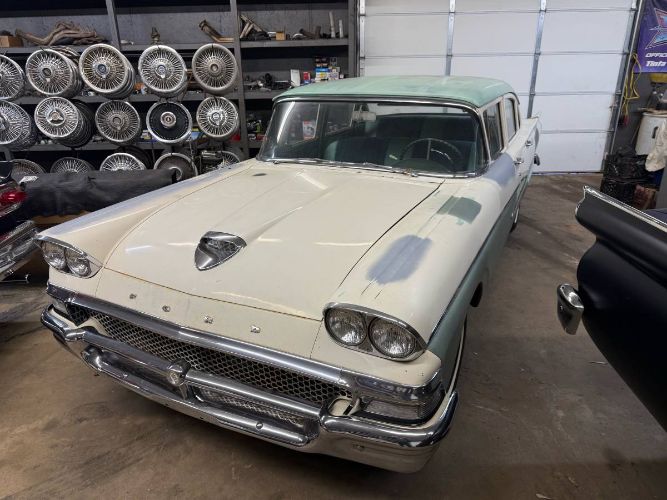 Unknown-Sedan-1958-White-11