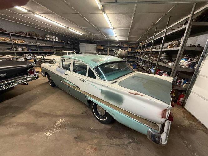 Unknown-Sedan-1958-White-9
