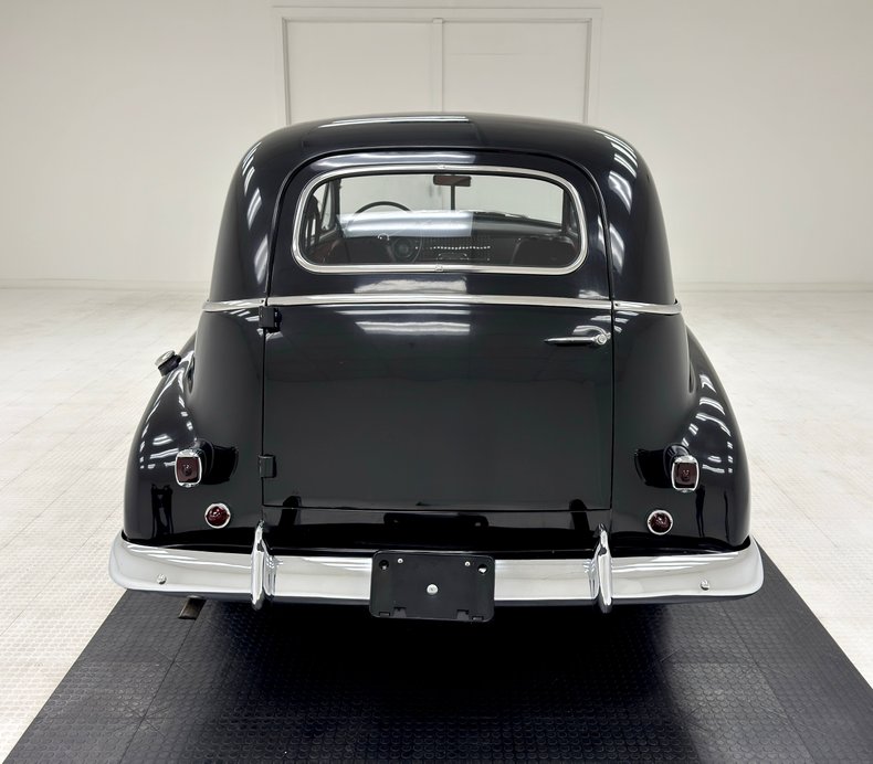 Unknown-Sedan-delivery-1951-Black-Scarlet-Red-2