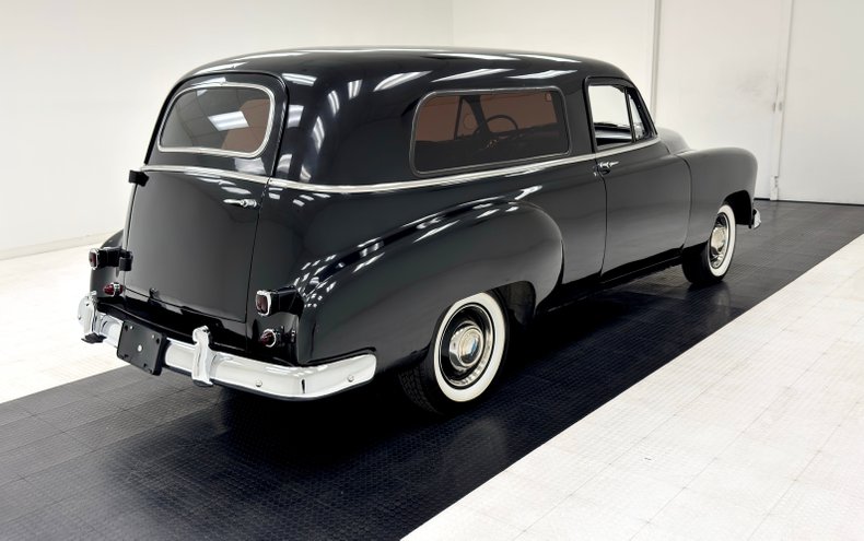 Unknown-Sedan-delivery-1951-Black-Scarlet-Red-3