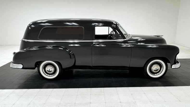 Unknown-Sedan-delivery-1951-Black-Scarlet-Red-4