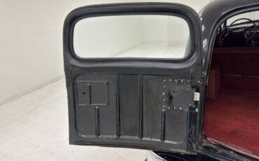 Unknown-Sedan-delivery-1951-Black-Scarlet-Red-45