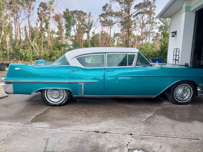 Unknown-Sedan-deville-1957-Blue-10
