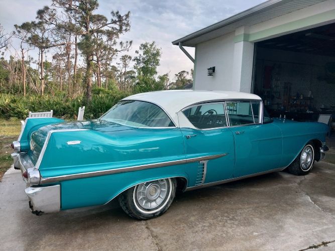 Unknown-Sedan-deville-1957-Blue-4