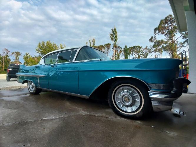Unknown-Sedan-deville-1957-Blue-6