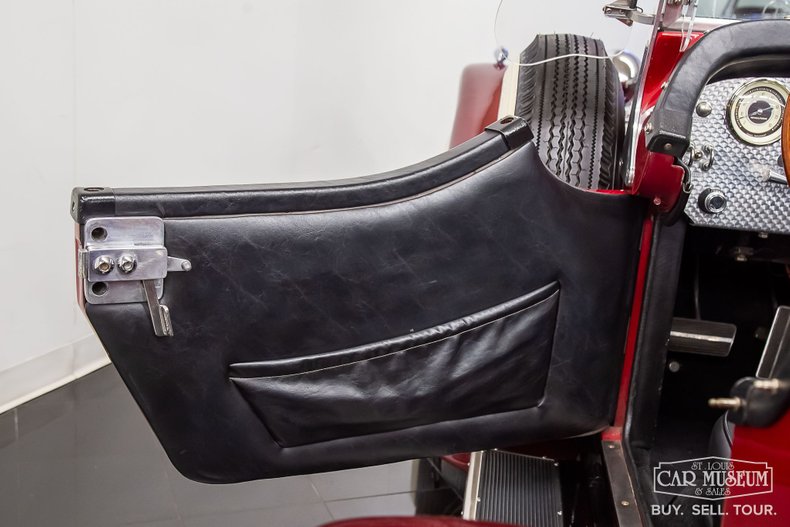 Unknown-Series-3-1975-Two-tone-Red-Black-Leather-42