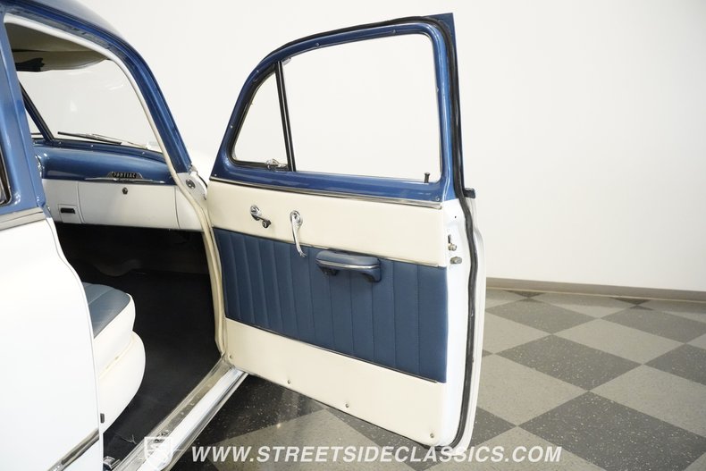 Unknown-Silver-streak-1950-White-Blue-33