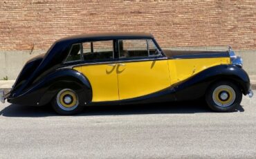 Unknown-Silver-wraith-1951-Yellow-BlackBrown-5