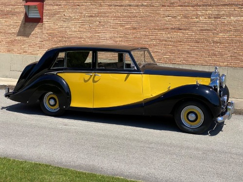 Unknown-Silver-wraith-1951-Yellow-BlackBrown