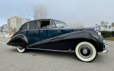 Unknown-Silver-wraith-1952-Two-Tone-Leather