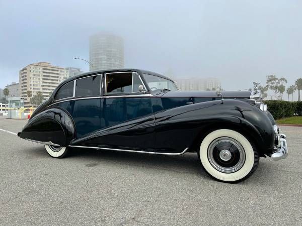 Unknown-Silver-wraith-1952-Two-Tone-Leather