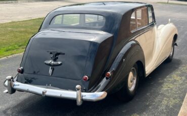 Unknown-Silver-wraith-1956-BlackTan-Tan-5