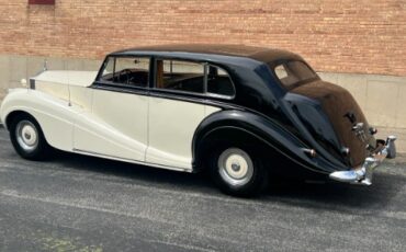 Unknown-Silver-wraith-1956-BlackTan-Tan-6