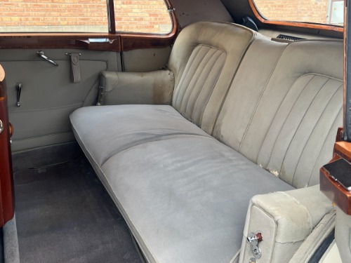 Unknown-Silver-wraith-1956-BlackTan-Tan