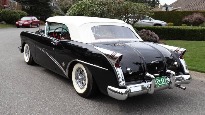 Unknown-Skylark-1954-Raven-Black-Lipstick-Red-20