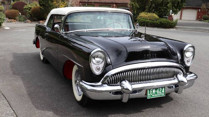 Unknown-Skylark-1954-Raven-Black-Lipstick-Red-21