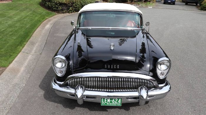 Unknown-Skylark-1954-Raven-Black-Lipstick-Red-24