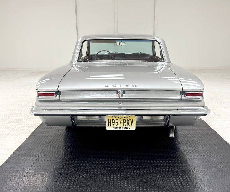 Unknown-Skylark-1962-Silver-Cloud-Red-2