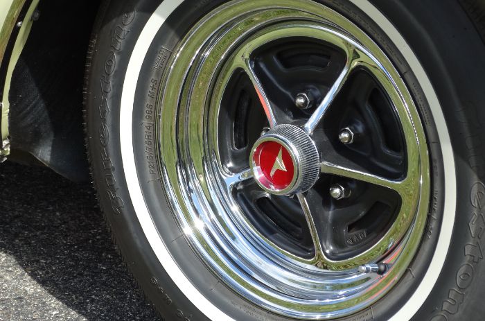Unknown-Skylark-1964-Sunburst-Yellow-Black-32